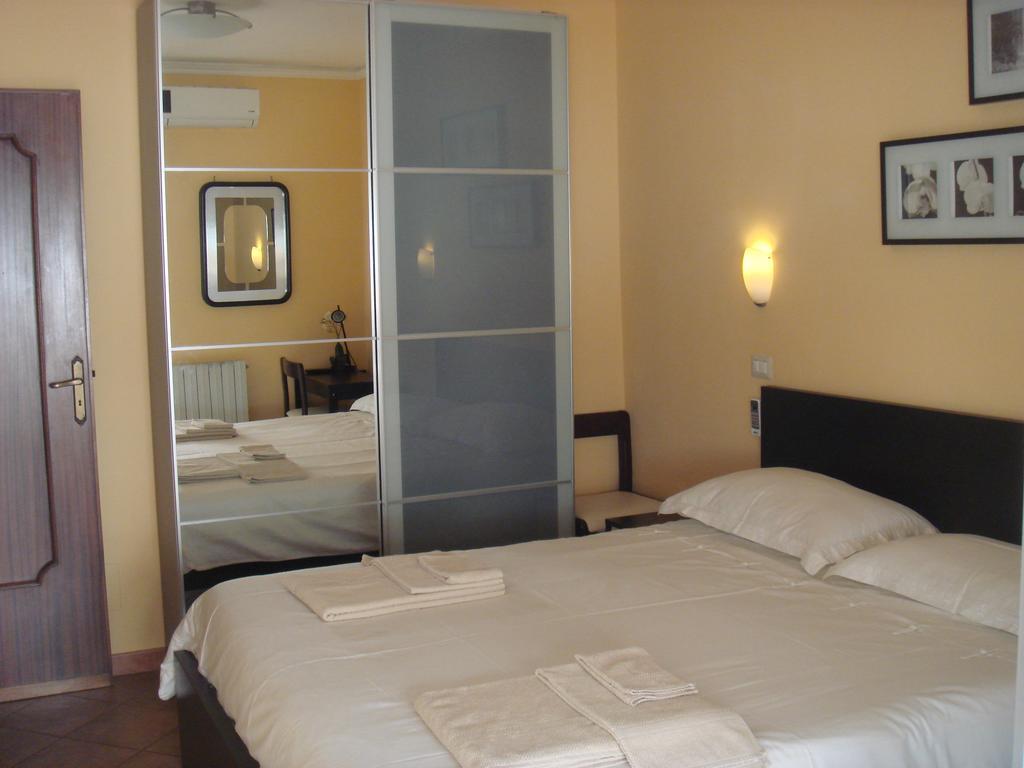Tano'S Apartment จีอาร์ดีนี นักซอส ห้อง รูปภาพ