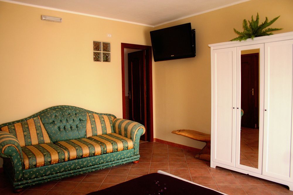 Tano'S Apartment จีอาร์ดีนี นักซอส ภายนอก รูปภาพ